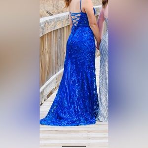 Gorgeous royal blue prom dress. Size 4, Like new condition.